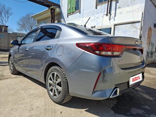 2020 Kia Rio IV Рестайлинг, серый, 1525000 рублей, вид 3