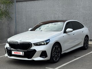 2024 BMW 5 серии Long 530Li xDrive VIII (G60/G61/G68), белый, 7500000 рублей, вид 1