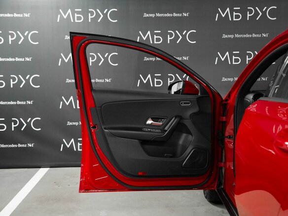 2019 Mercedes-Benz A-Класс 200 IV (W177), красный, 1800000 рублей - вид 4