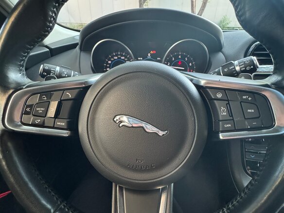 2017 Jaguar F-Pace I, чёрный, 2650000 рублей - вид 5
