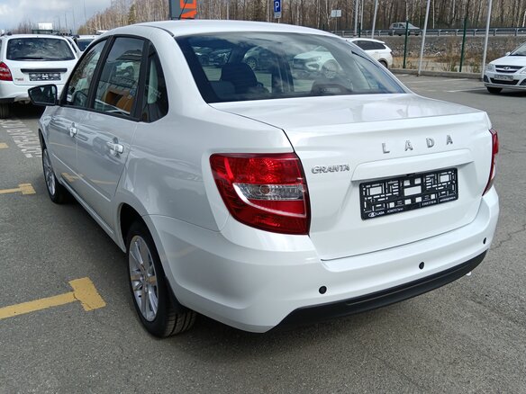 2026 Lada (ВАЗ) Granta I Рестайлинг, белый, 1188000 рублей - вид 6