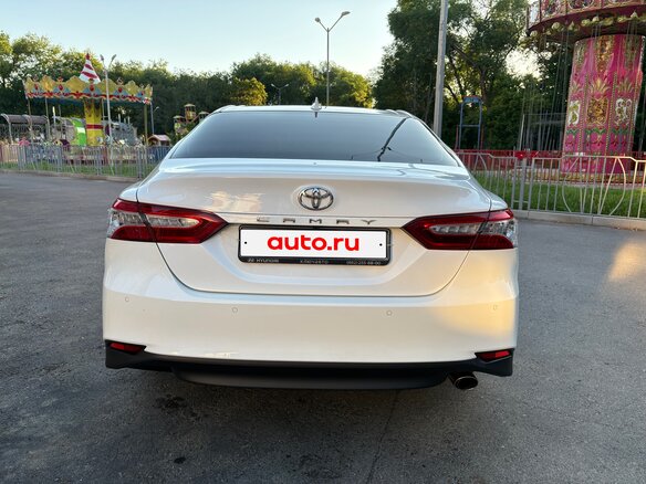 2022 Toyota Camry VIII (XV70) Рестайлинг, белый, 3800000 рублей - вид 4