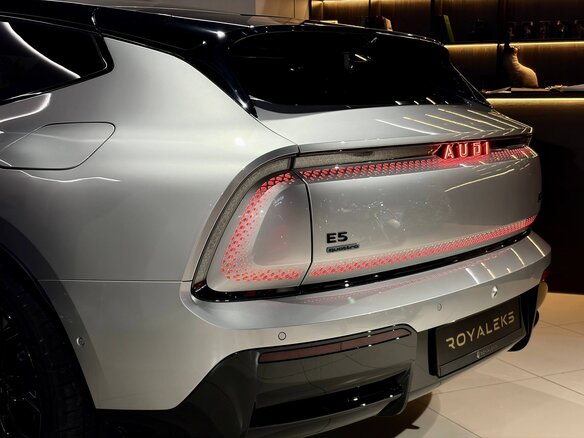 2025 Audi E5 100 kWh, серый - вид 6