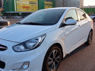 2012 Hyundai Solaris I, белый, 700000 рублей, вид 2