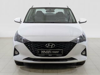 2022 Hyundai Solaris II Рестайлинг, белый, 1690000 рублей, вид 2