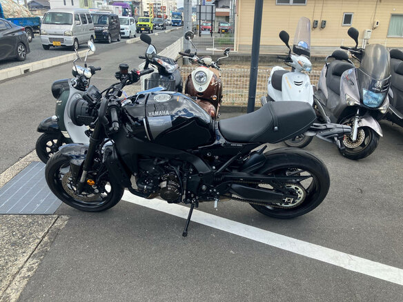 2025 Yamaha XSR900, чёрный, 1047105 рублей - вид 1