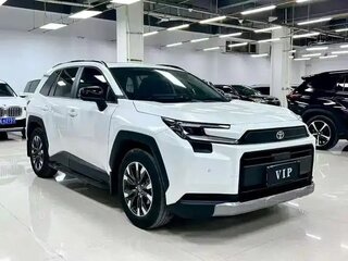 2026 Toyota RAV4 VI (XA60), белый, 4000000 рублей, вид 3