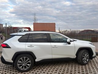 2021 Toyota RAV4 V (XA50), белый, 3600000 рублей, вид 4