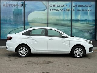 2024 Lada (ВАЗ) Vesta I Рестайлинг (NG), белый, 1377000 рублей, вид 4