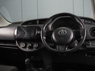 2019 Toyota Vitz III (XP130) Рестайлинг 2, белый, 945000 рублей, вид 5