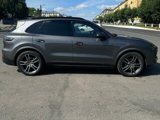 2019 Porsche Cayenne III, серый, 6500000 рублей, вид 2