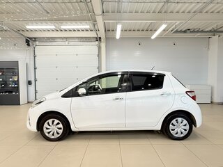 2019 Toyota Vitz III (XP130) Рестайлинг, белый, 1179000 рублей, вид 3