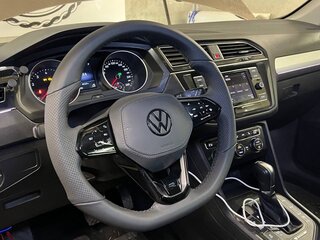 2017 Volkswagen Tiguan II, коричневый, 2449000 рублей, вид 4