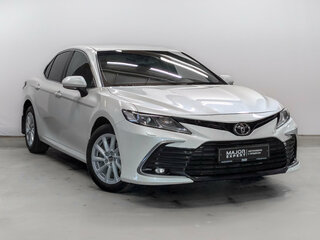 2021 Toyota Camry VIII (XV70) Рестайлинг, белый, 3150000 рублей, вид 3