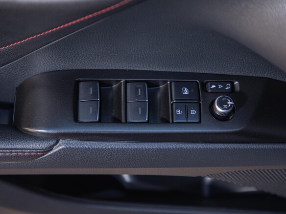 2021 Toyota Camry VIII (XV70) Рестайлинг, белый, 3500000 рублей - вид 18