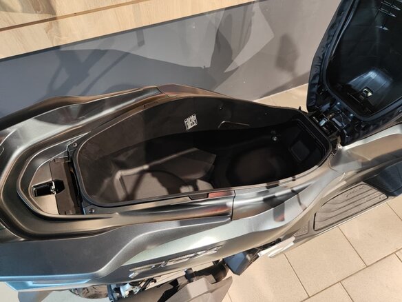 2025 Honda PCX 160, серый, 499900 рублей - вид 15
