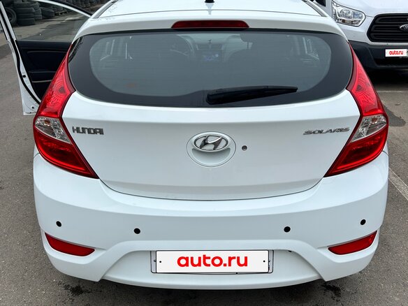 2013 Hyundai Solaris I, белый, 800000 рублей - вид 5