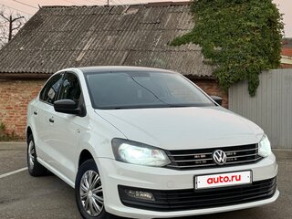 2018 Volkswagen Polo V Рестайлинг, белый, 650000 рублей, вид 1