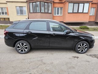 2024 Lada (ВАЗ) Vesta SW I Рестайлинг (NG), чёрный, 1450000 рублей, вид 3