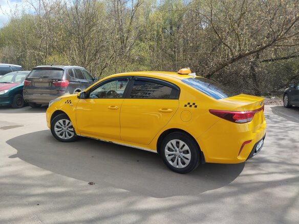 2018 Kia Rio IV, жёлтый - вид 3