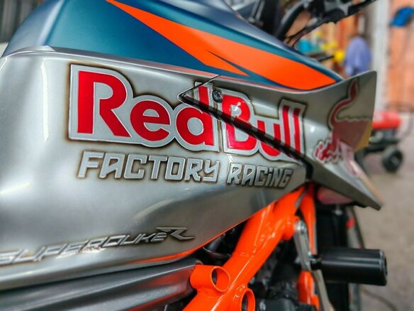 2021 KTM 1290 Super Duke R, серебристый, 1490000 рублей - вид 10