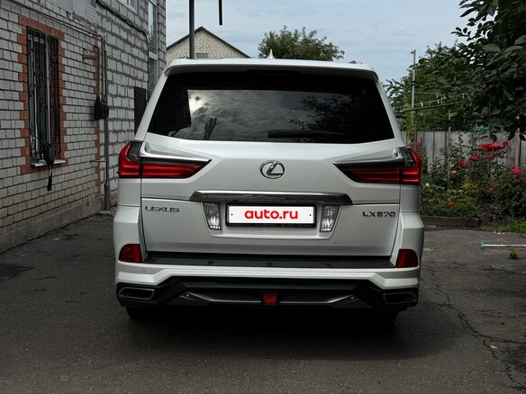 2017 Lexus LX 570 III Рестайлинг 2, белый, 9000000 рублей - вид 3