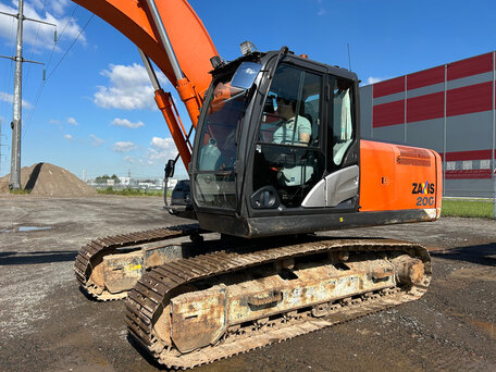 2021 Hitachi ZX200, оранжевый, 8200000 рублей, вид 3
