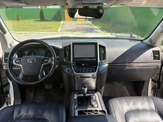 2015 Toyota Land Cruiser 200 Series Рестайлинг 2, белый, 5300000 рублей, вид 4