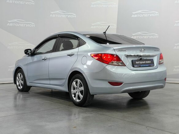 2011 Hyundai Solaris I, голубой, 650000 рублей - вид 2
