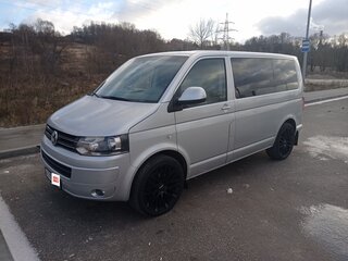 2013 Volkswagen Multivan T5 Рестайлинг, серебристый, 2575000 рублей, вид 1