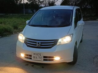 2009 Honda Freed I, белый, 1120000 рублей, вид 2