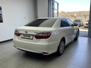 2017 Toyota Camry VII (XV50) Рестайлинг 2, белый, 1800000 рублей, вид 4