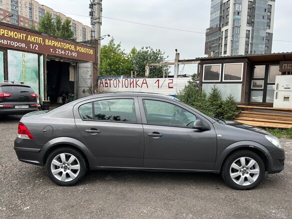 2010 Opel Astra H Рестайлинг, серый, 545000 рублей - вид 3