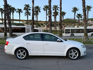 2013 Skoda Octavia III (A7), белый, 990000 рублей, вид 4
