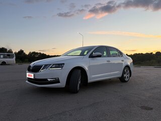 2018 Skoda Octavia III (A7) Рестайлинг, белый, 1690000 рублей, вид 1