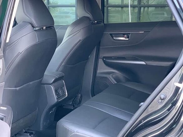 2025 Toyota Venza II, чёрный, 4282000 рублей - вид 13