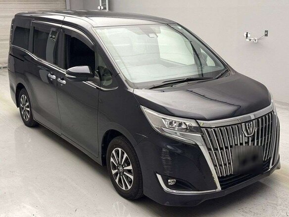 2021 Toyota Esquire I Рестайлинг, чёрный, 2000000 рублей - вид 1