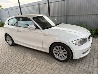 2011 BMW 1 серии 116i I (E81/E82/E87/E88) Рестайлинг, белый, 950000 рублей, вид 1