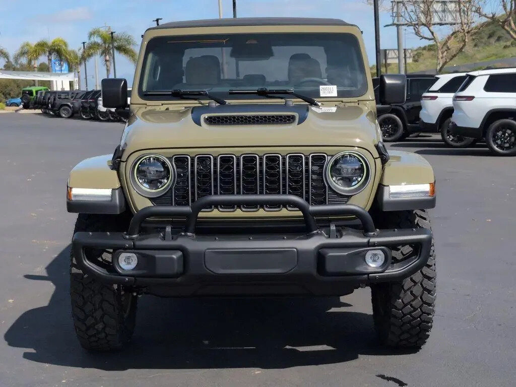 Открыть фотографии: Jeep Gladiator II (JT) Рестайлинг