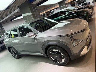 2026 Kia EV5 64.2 kWh, серебристый, 3458055 рублей, вид 3