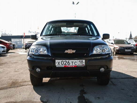 2020 Chevrolet Niva I Рестайлинг, чёрный, 799000 рублей - вид 2