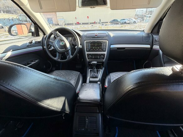 2011 Skoda Octavia II (A5) Рестайлинг, чёрный, 575000 рублей - вид 9