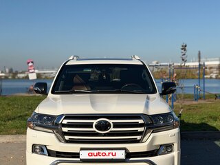 2017 Toyota Land Cruiser 200 Series Рестайлинг 2, белый, 6490000 рублей, вид 2