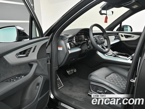 2024 Audi Q7 55 TFSI II (4M) Рестайлинг 2, чёрный, 10390000 рублей - вид 4