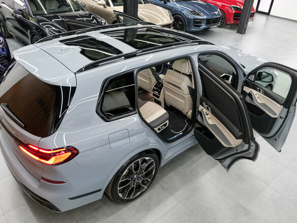 2026 BMW X7 40d I (G07) Рестайлинг, серый, 18700000 рублей - вид 4