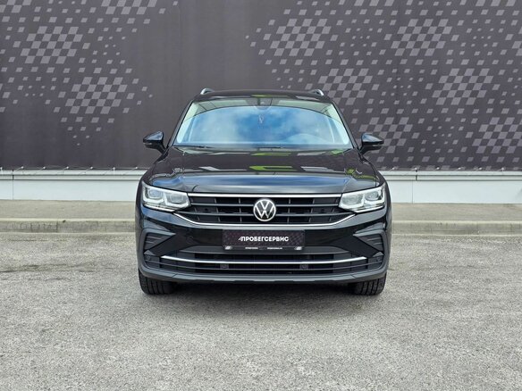 2021 Volkswagen Tiguan II Рестайлинг, чёрный, 3099000 рублей - вид 4