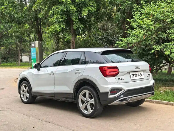 2022 Audi Q2 35 TFSI I Рестайлинг, белый - вид 3