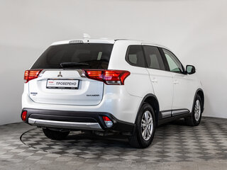 2018 Mitsubishi Outlander III Рестайлинг 2, белый, 1699000 рублей, вид 5