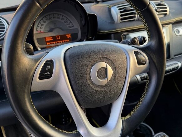 2014 Smart Fortwo II, жёлтый, 1750000 рублей - вид 15