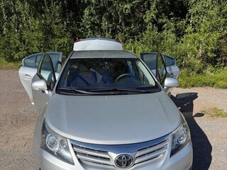 2012 Toyota Avensis III Рестайлинг, серебристый, 1000000 рублей, вид 2